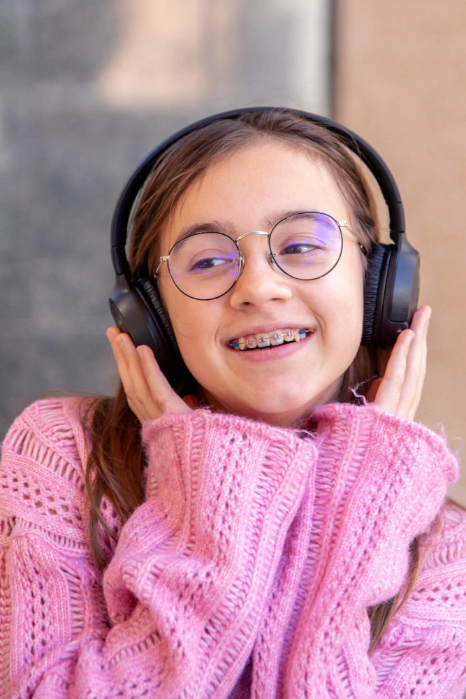 happy teenage girl headphones listening music emotions concept 169016 65289 (1)